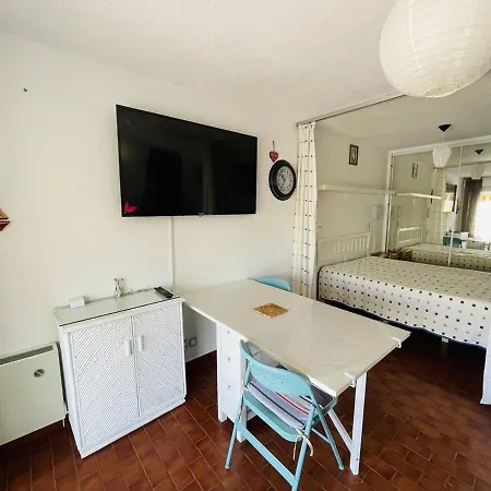 Pres Plage, Port Et Piscine, Parking Prive - Fr-1-723-111